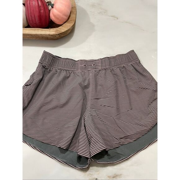 Lululemon Women’s Go The Distance Short Size 12 - Picture 1 of 5